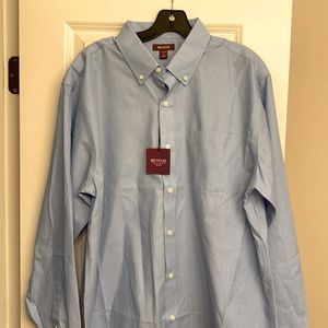 Red House Large Long Sleeve button down shirt. Light Blue. NWT
